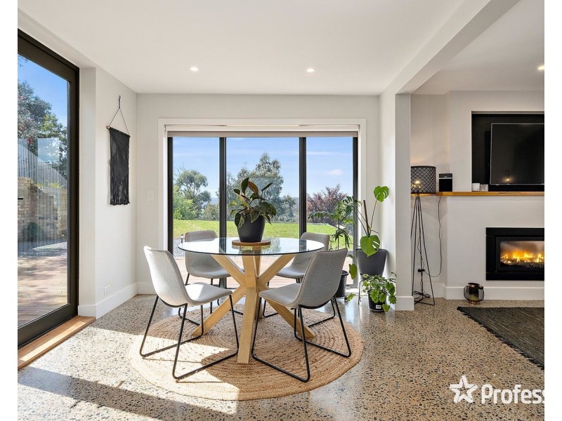 186 Hayrick Lane, Mooroolbark VIC 3138