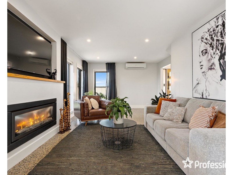 186 Hayrick Lane, Mooroolbark VIC 3138