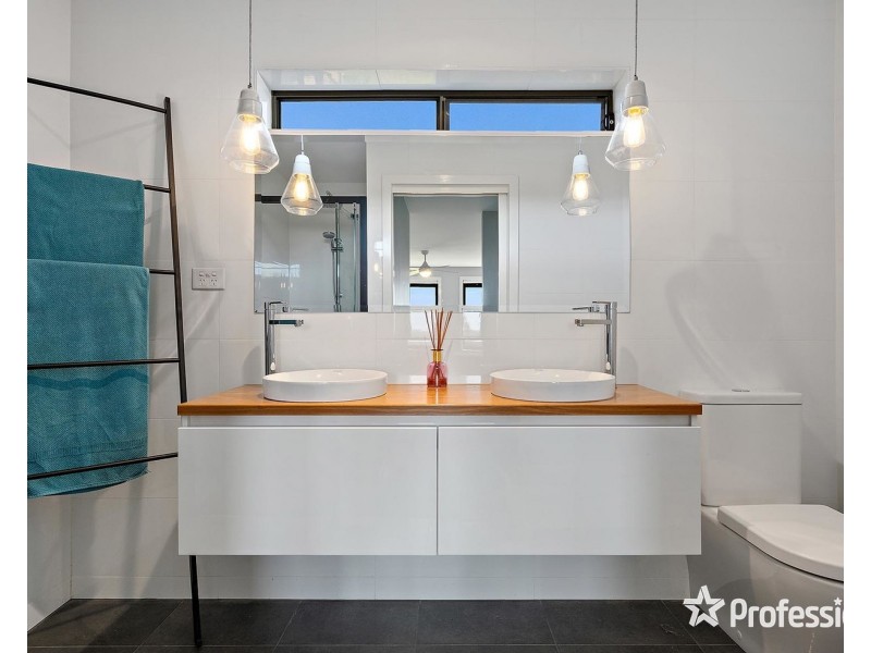 186 Hayrick Lane, Mooroolbark VIC 3138