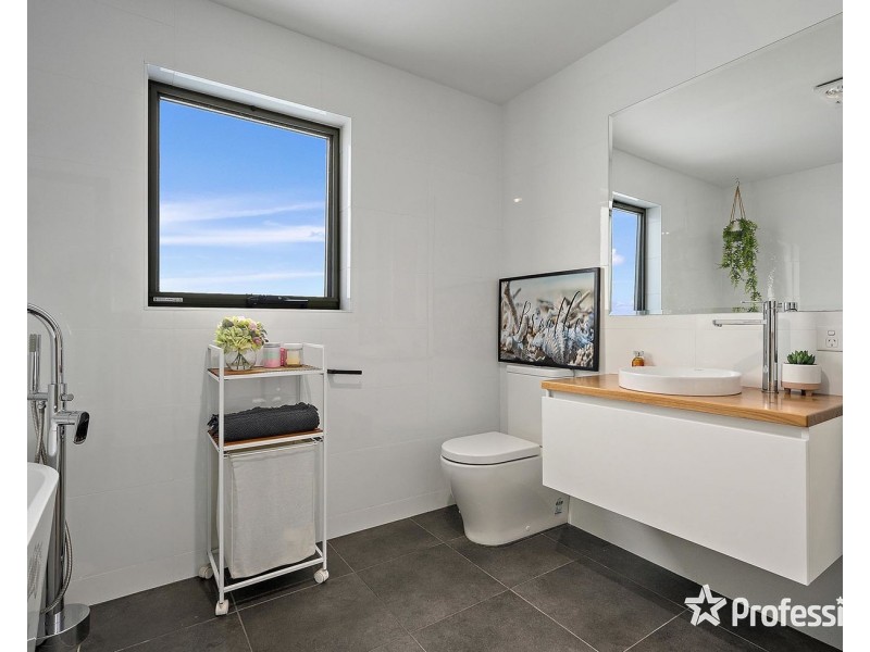 186 Hayrick Lane, Mooroolbark VIC 3138