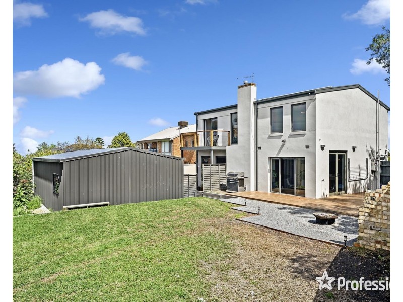 186 Hayrick Lane, Mooroolbark VIC 3138