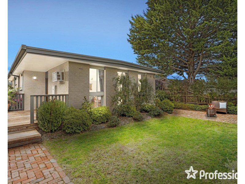 14 Highpoint Avenue, Mooroolbark VIC 3138