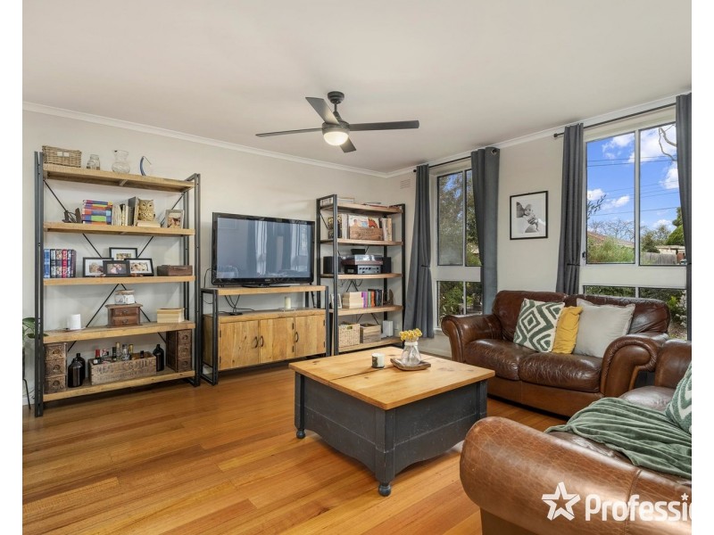 14 Highpoint Avenue, Mooroolbark VIC 3138