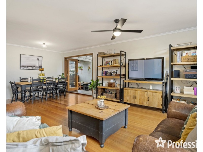 14 Highpoint Avenue, Mooroolbark VIC 3138