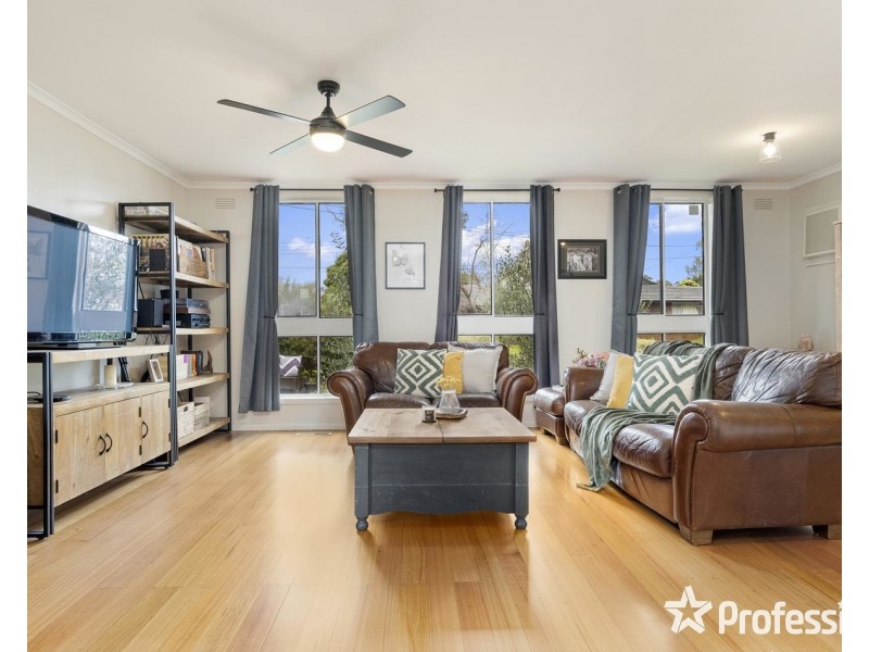 14 Highpoint Avenue, Mooroolbark VIC 3138