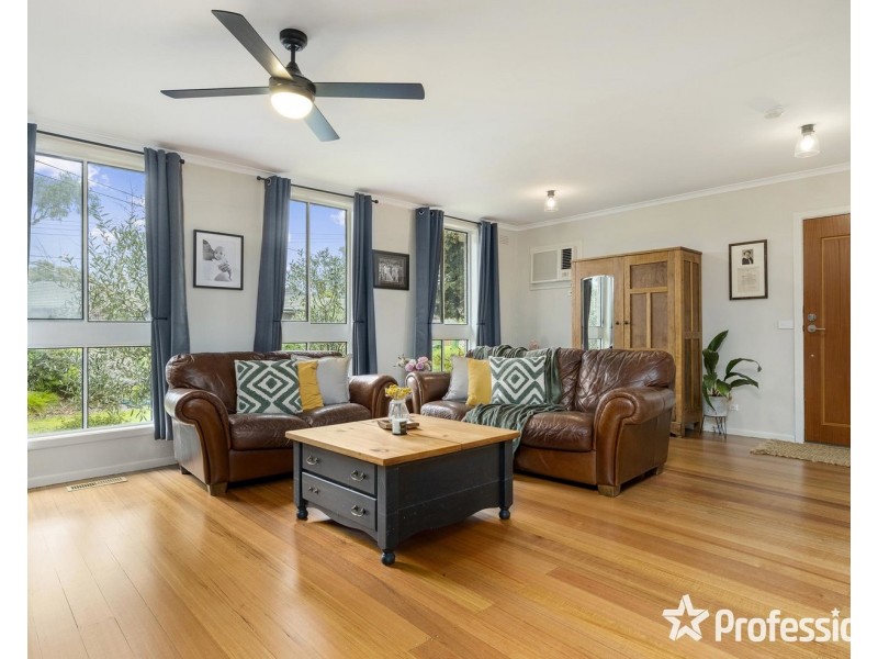 14 Highpoint Avenue, Mooroolbark VIC 3138