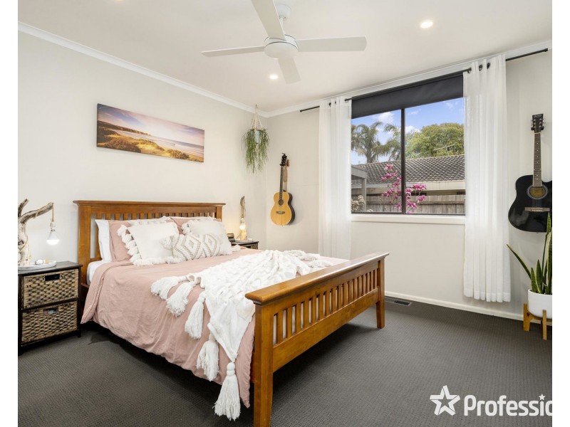 14 Highpoint Avenue, Mooroolbark VIC 3138