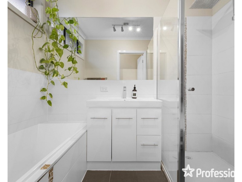 14 Highpoint Avenue, Mooroolbark VIC 3138