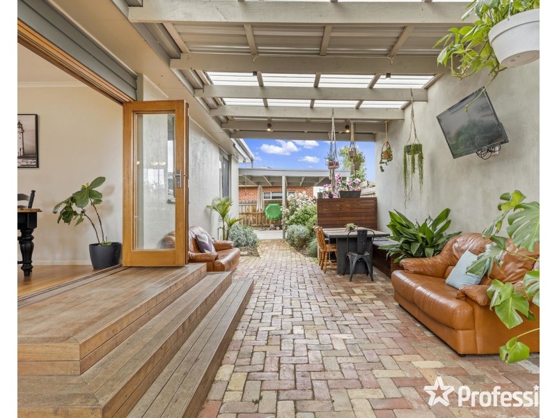 14 Highpoint Avenue, Mooroolbark VIC 3138