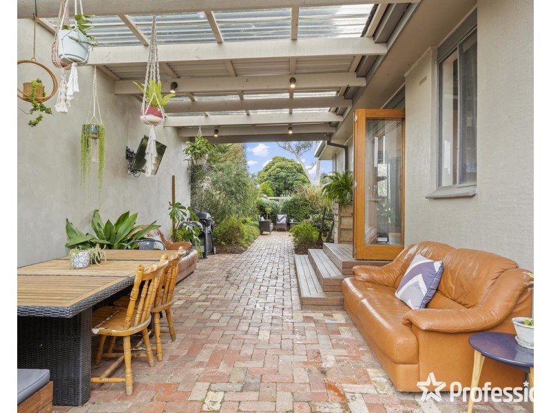 14 Highpoint Avenue, Mooroolbark VIC 3138