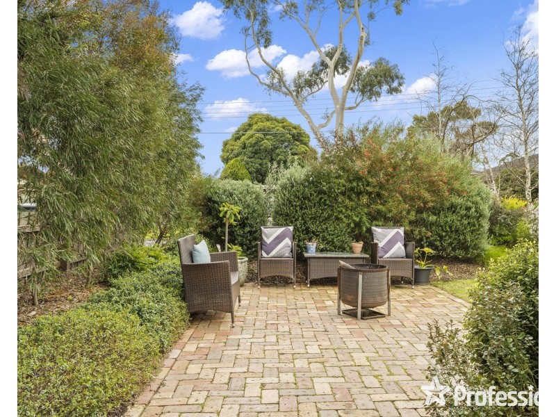 14 Highpoint Avenue, Mooroolbark VIC 3138