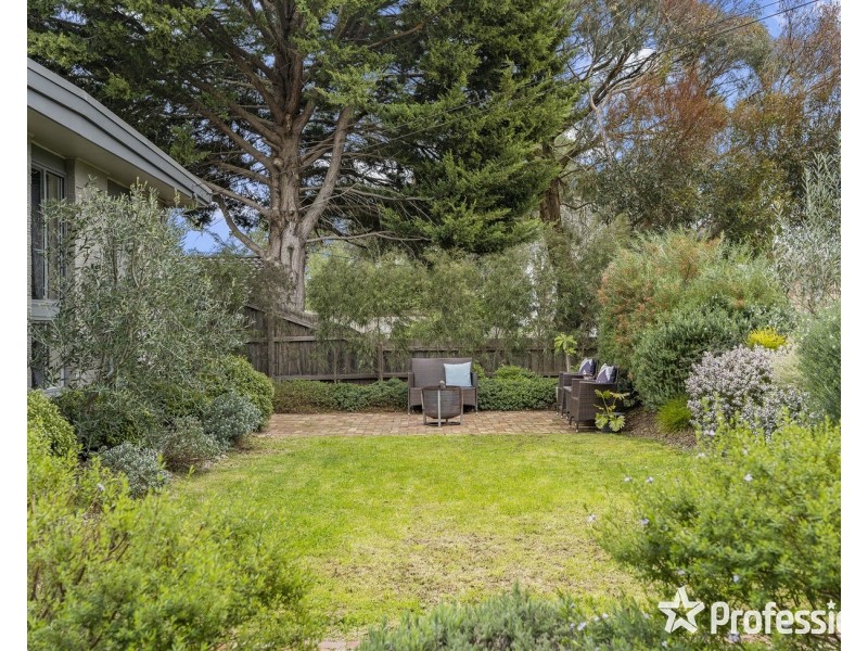 14 Highpoint Avenue, Mooroolbark VIC 3138