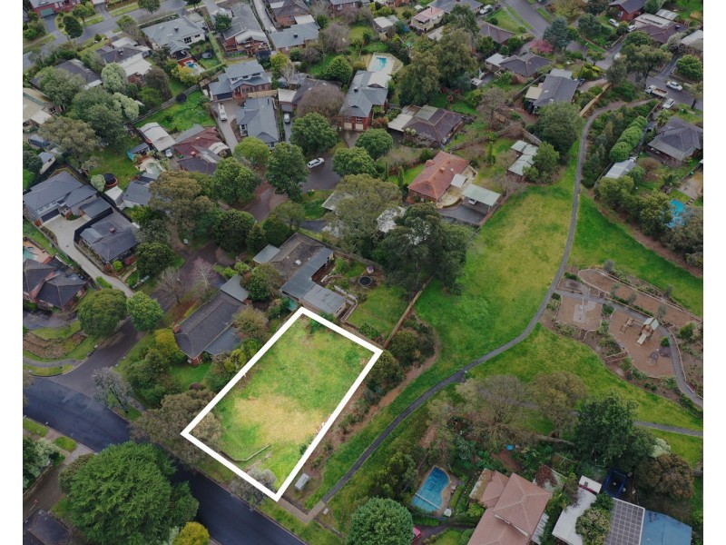 43 Churchill Drive, Mooroolbark VIC 3138
