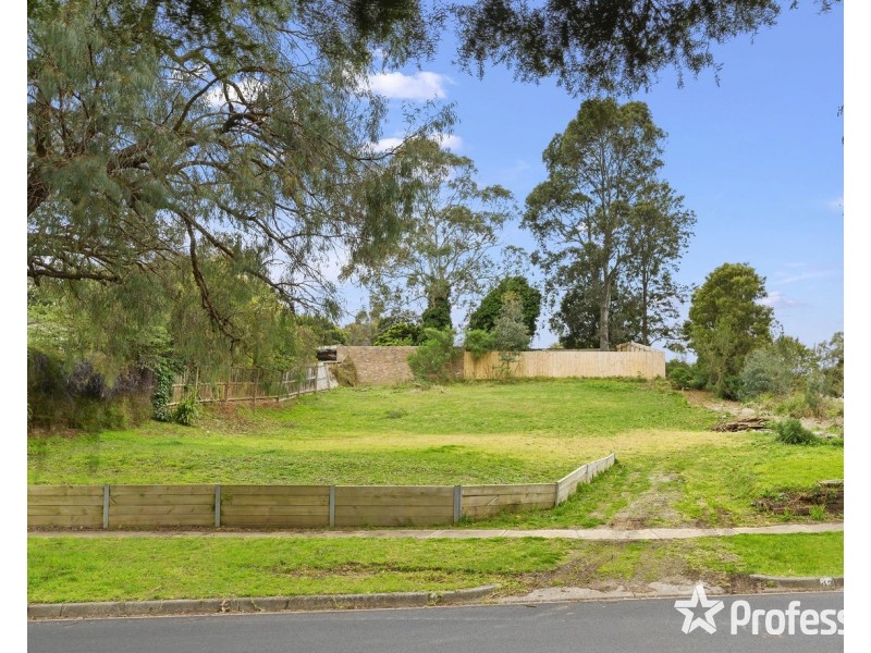 43 Churchill Drive, Mooroolbark VIC 3138