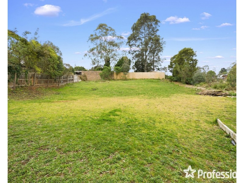 43 Churchill Drive, Mooroolbark VIC 3138
