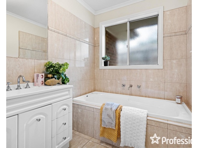 8/4 Palm Grove, Kilsyth VIC 3137