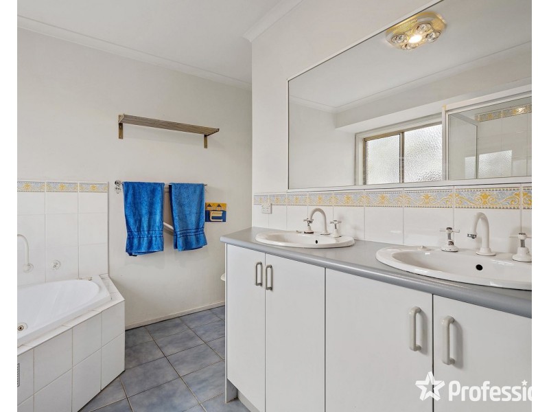 10 Idinia Street, Kilsyth VIC 3137