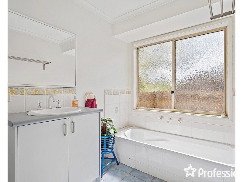 10 Idinia Street, Kilsyth VIC 3137