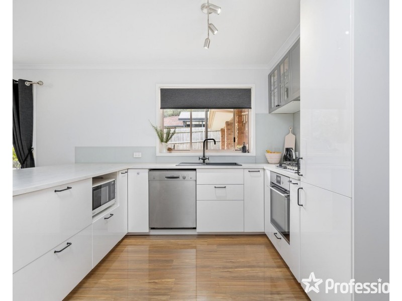 73 Thomas Road, Healesville VIC 3777