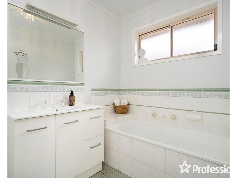 73 Thomas Road, Healesville VIC 3777