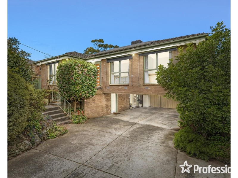 4 Crown Point, Chirnside Park VIC 3116