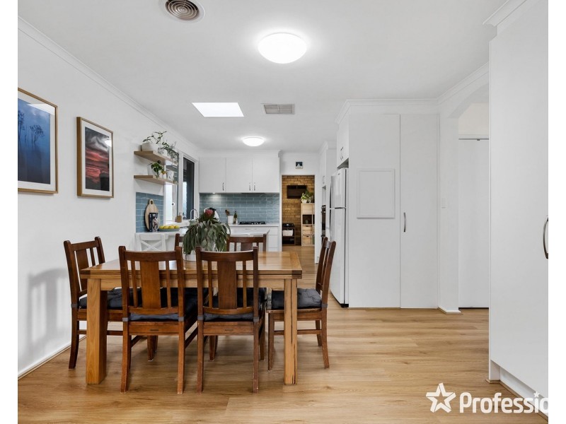 4 Crown Point, Chirnside Park VIC 3116
