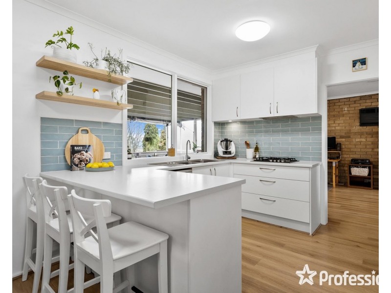 4 Crown Point, Chirnside Park VIC 3116