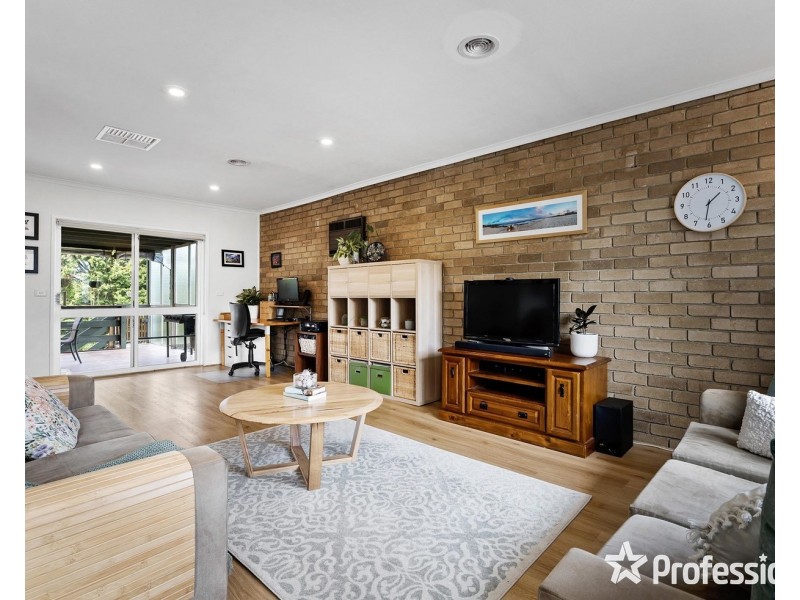 4 Crown Point, Chirnside Park VIC 3116