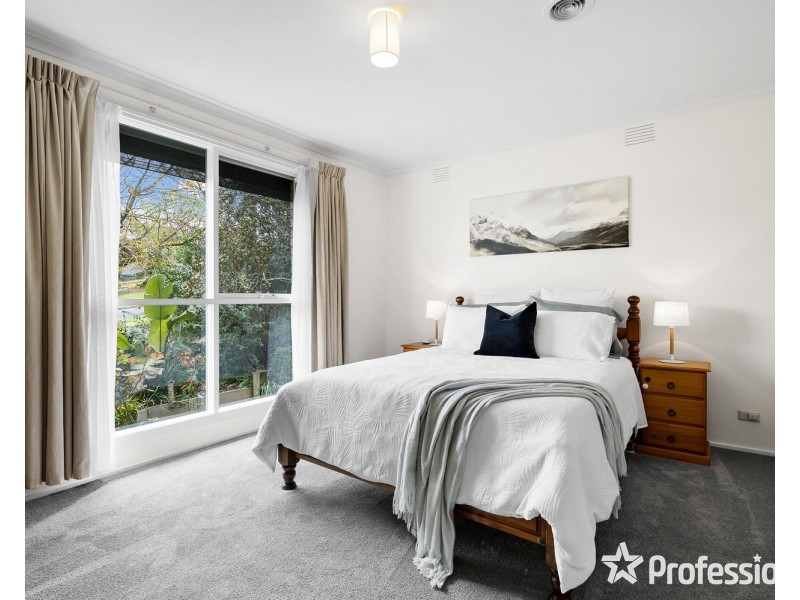 4 Crown Point, Chirnside Park VIC 3116