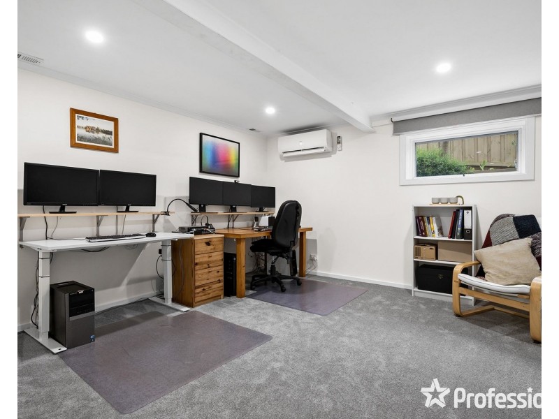 4 Crown Point, Chirnside Park VIC 3116
