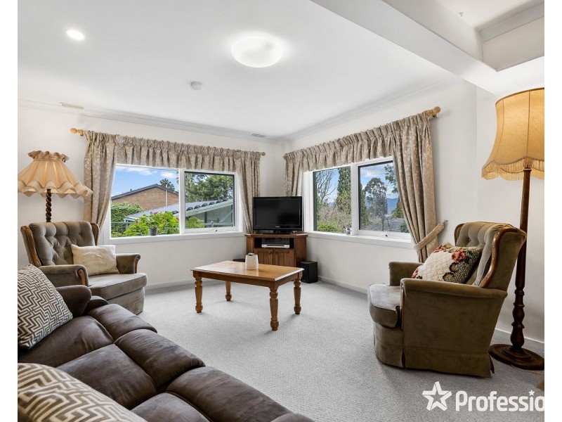 4 Crown Point, Chirnside Park VIC 3116