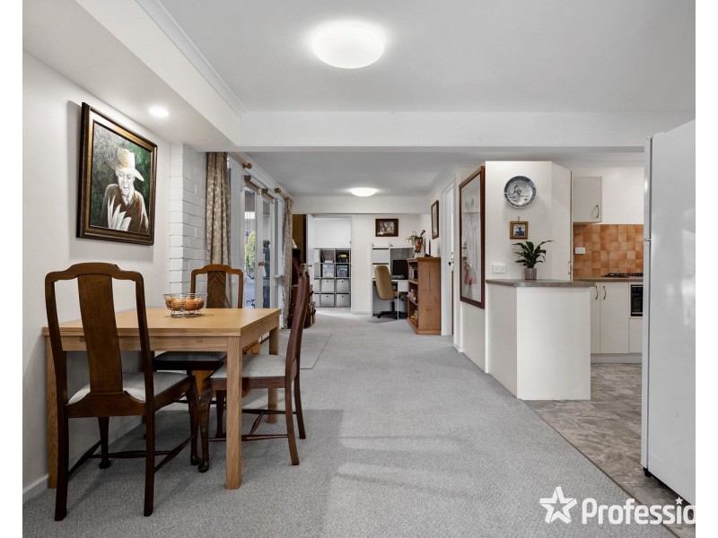 4 Crown Point, Chirnside Park VIC 3116
