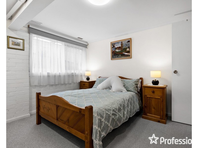 4 Crown Point, Chirnside Park VIC 3116
