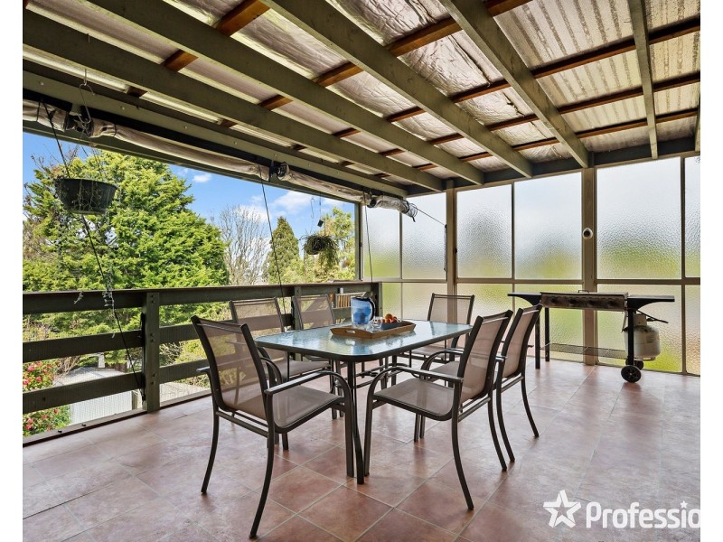4 Crown Point, Chirnside Park VIC 3116