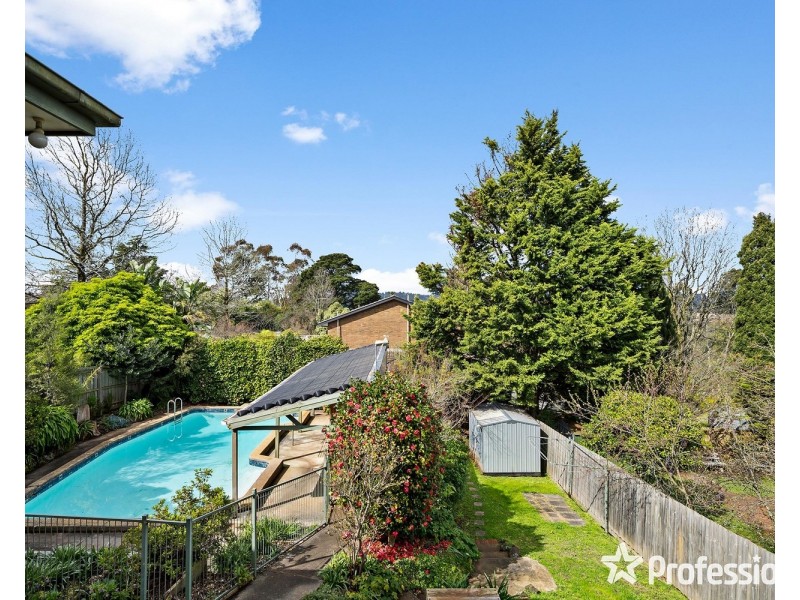 4 Crown Point, Chirnside Park VIC 3116