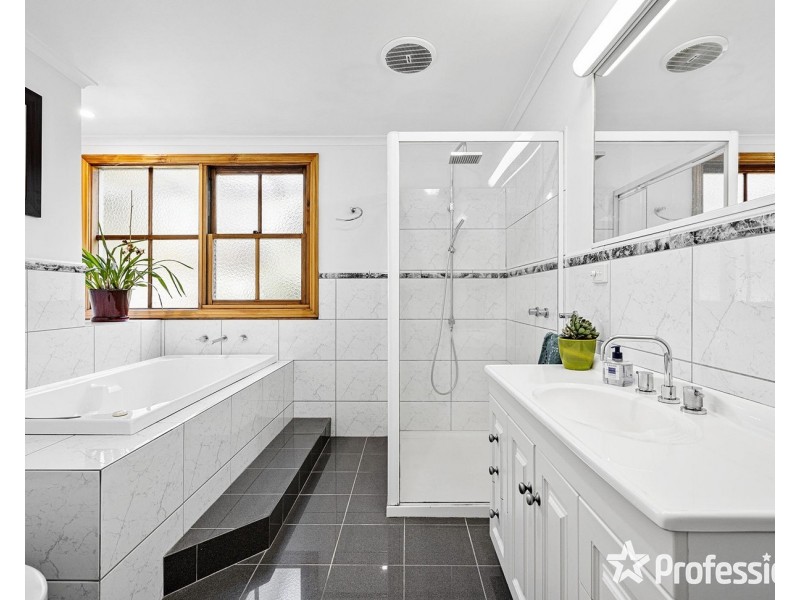 10 Thomas Crescent, Lilydale VIC 3140