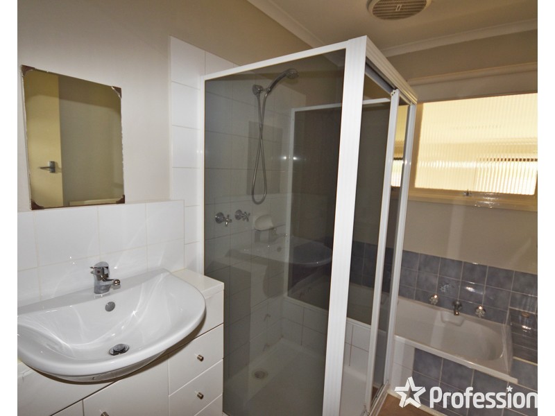 15 Sheldon Avenue, Mooroolbark VIC 3138