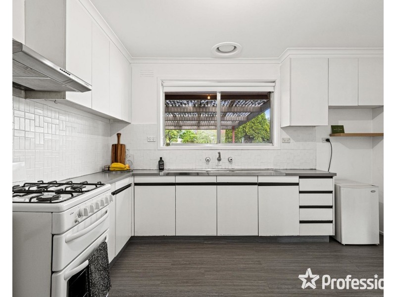 36 McDermott Avenue, Mooroolbark VIC 3138