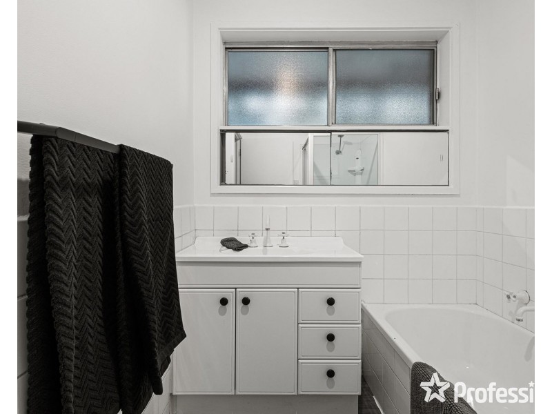 36 McDermott Avenue, Mooroolbark VIC 3138