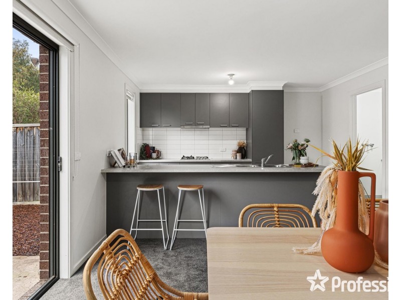 25 Spriggs Drive, Croydon VIC 3136