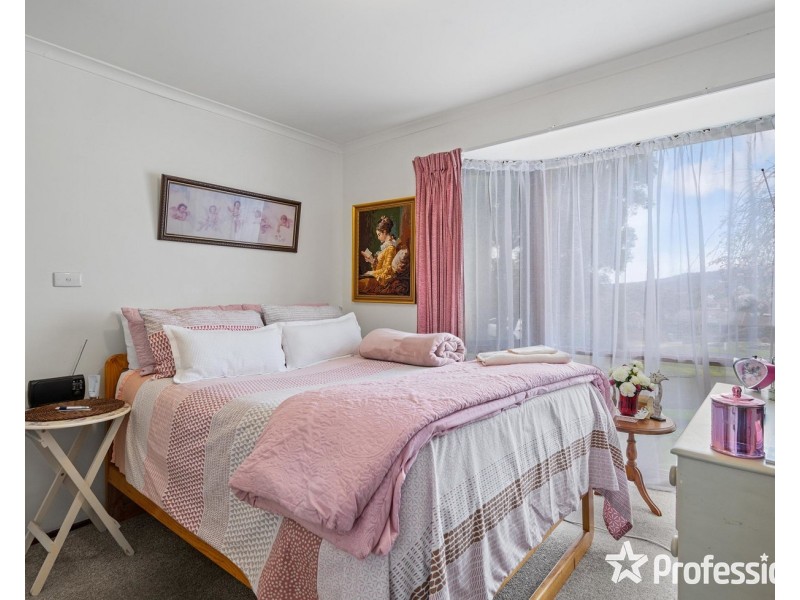 23 Wainewright Avenue, Mooroolbark VIC 3138