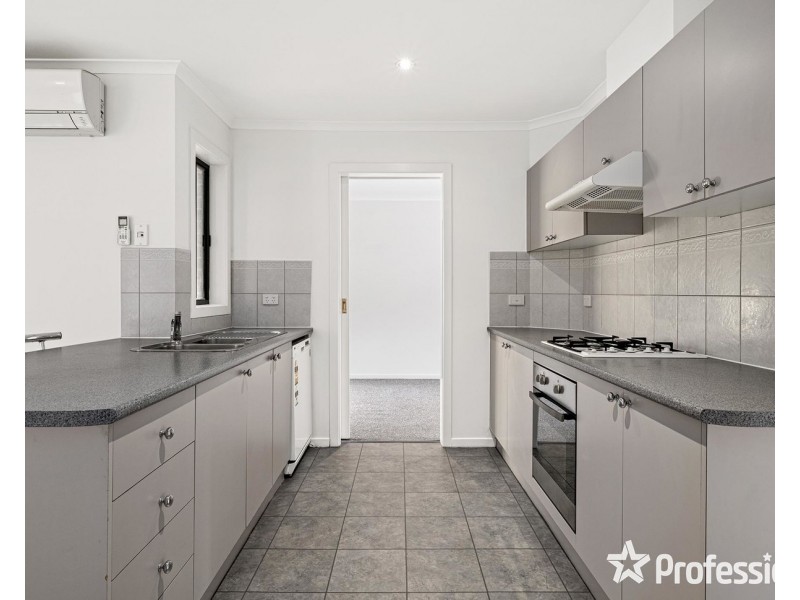 5 Charlwood Drive, Mooroolbark VIC 3138