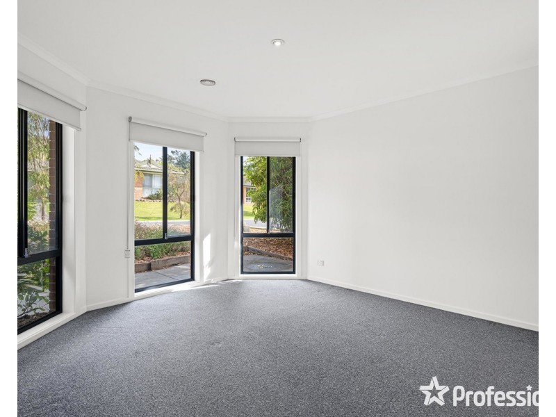 5 Charlwood Drive, Mooroolbark VIC 3138