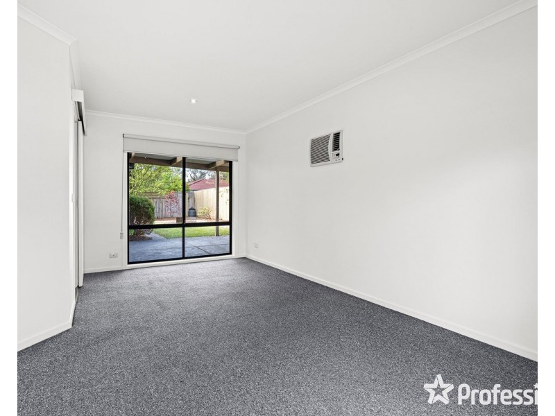 5 Charlwood Drive, Mooroolbark VIC 3138