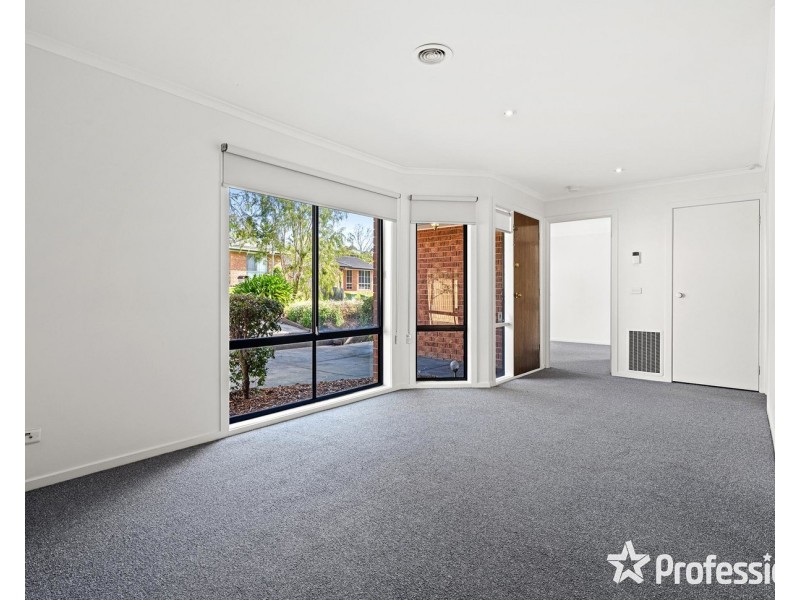 5 Charlwood Drive, Mooroolbark VIC 3138