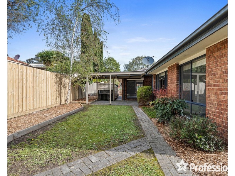 5 Charlwood Drive, Mooroolbark VIC 3138