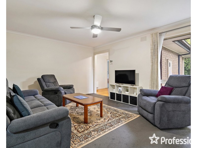 2 Highland Crescent, Mooroolbark VIC 3138