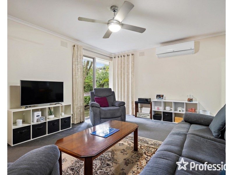 2 Highland Crescent, Mooroolbark VIC 3138