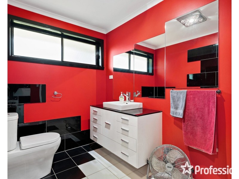 2 Highland Crescent, Mooroolbark VIC 3138