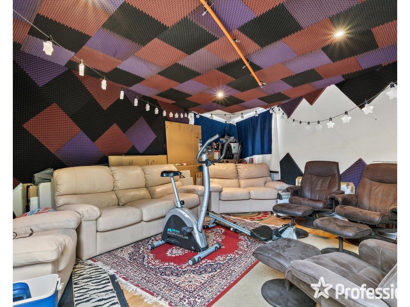 2 Highland Crescent, Mooroolbark VIC 3138